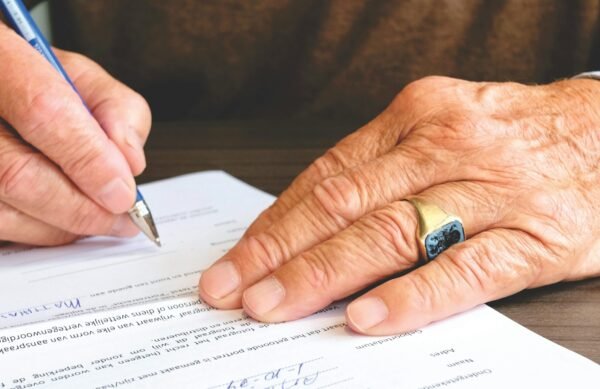 pexels-matthiaszomer-618158